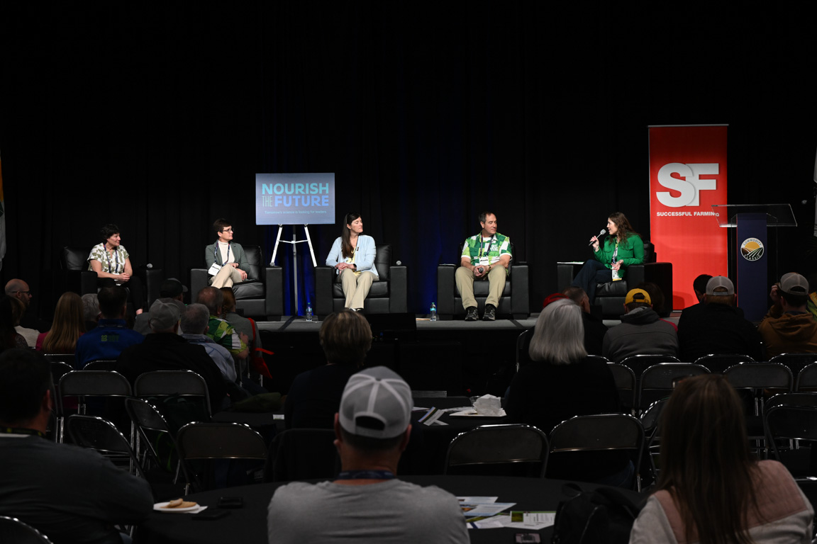 SOTWMilling's tweet photo. #TOPNOTCHTUESDAY: At #CommodityClassic2025, Carla Schultz of Star of the West Flour Executive Team joined ag ed leaders to highlight how science education is shaping the next generation of ag leaders through her role on the United Soybean Board of Directors. https://t.co/LxfeFSikEh