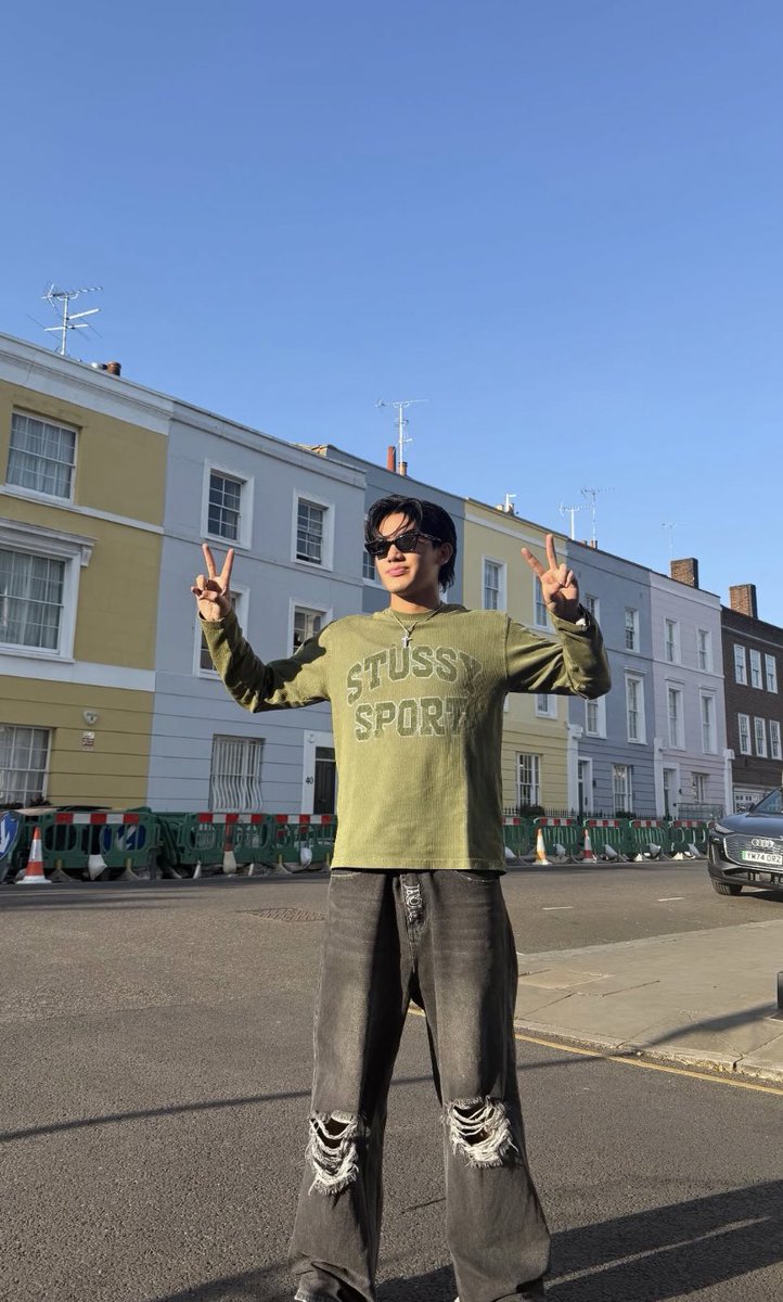 finally!! he’s so back!! my eyes and my heart are so happy to see you back—LONDON BOY 🥹🥹