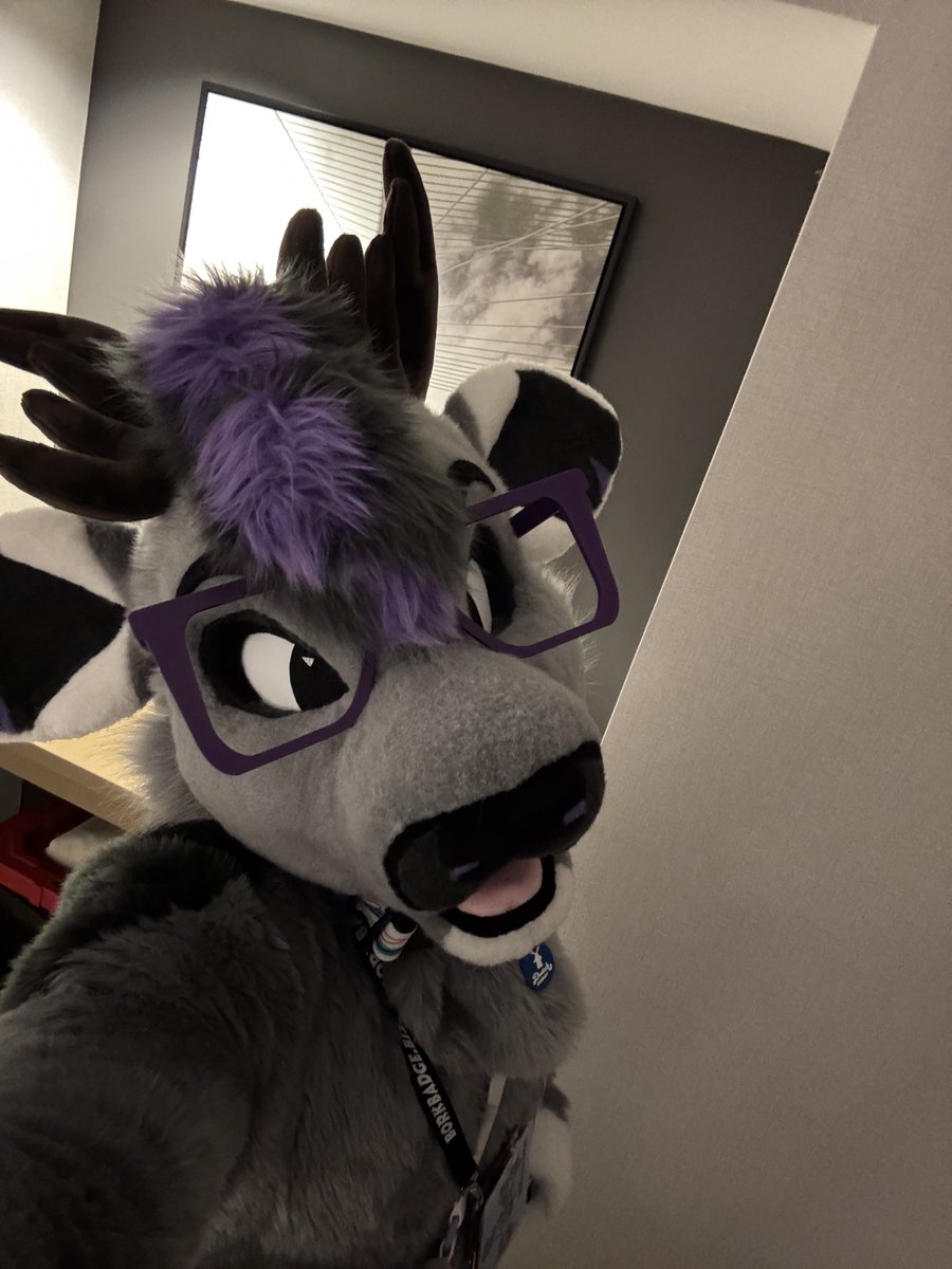 Fishydeer time??
Fishydeer time!!

Headed down to suit at #TFF2025!