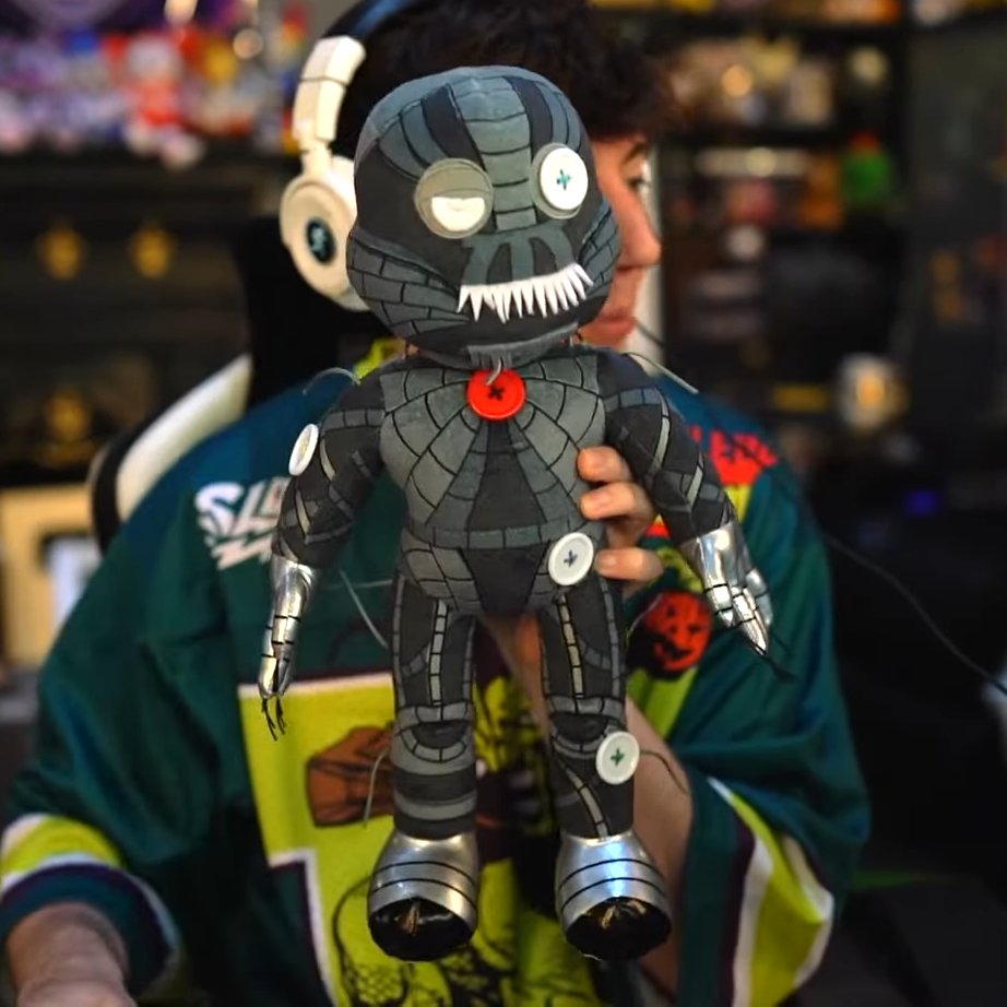JonnyBlox's tweet photo. Dawko has revealed a new prototype of Hex's upcoming Ennard plush!

The final product will include a narrower head, updated feet, and will feature an Exotic Butters prop 👀

(Via: https://t.co/qIdEIsZQLu)
#fnaf #fivenightsatfreddys https://t.co/inrUQfQ2BJ