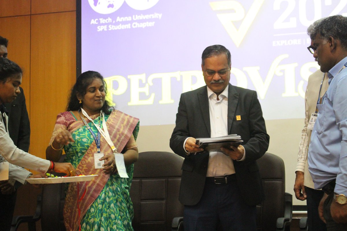 spe_auact's tweet photo. BlackGold Unveiled | Petrovision’25
We are proud to announce the official release of BlackGold – Edition 4, the annual magazine of Petrovision2K25, by our esteemed Chief Guest Mr. S. Bharathan, Director of Refineries, HPCL. https://t.co/6wqq7O6qGw