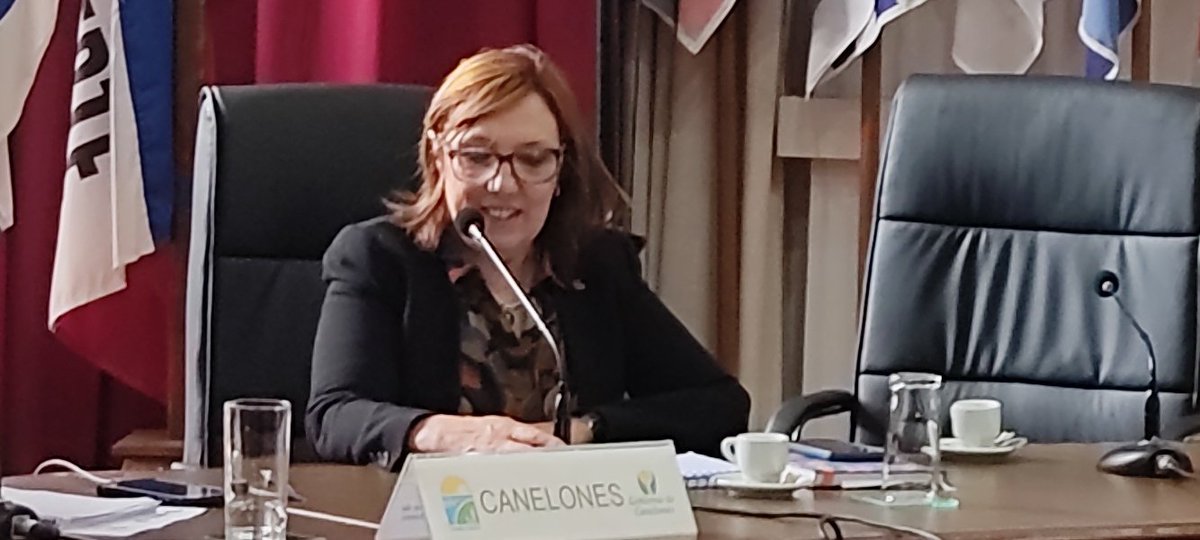 Continuando con la sesión de la Comisión Interdepartamental de Personas Mayores, la directora de la Secretaría Nacional de Cuidados y Discapacidad del <a href="/midesuy/">Ministerio de Desarrollo Social</a>, Dra. Susana Muñiz, presenta las prioridades y líneas estratégicas del gobierno en materia de cuidados.