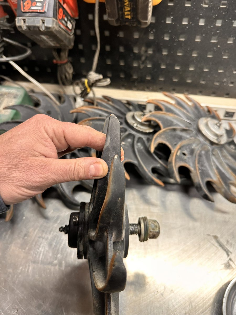 Anybody out there interested in a set of 16 well used Dawn Curvetines? Took them off a Deere 1790 planter. Includes the bolts and spacers needed to mount to a cast tail.