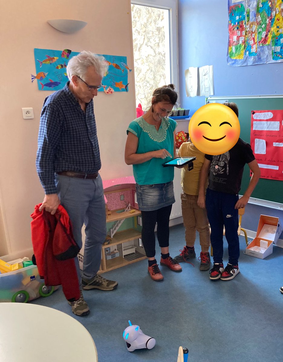 🤖Valorisation de l’engagement des élèves et de l’équipe pédagogique de la classe unique de St Étienne de Serre dans leur projet heures numériques où la robotique est au service des fondamentaux. Projection et ateliers partagés avec les parents et J Coste, maire. 👏 <a href="/ThiAumage/">Thierry AUMAGE</a>