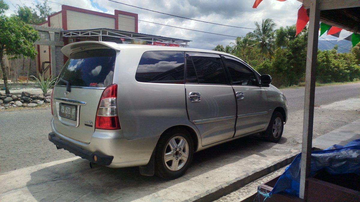 tisuniceee's tweet photo. @txtdariotomotif Innova bensin G 2006,borosnya? Yang biasanya pake toyota hilux solar trus pake ini sih nggak terlalu kaget dengan borosnya😄 sesuai lah sama bobot dan cc nya😄 https://t.co/Dkp8ek0Jg2