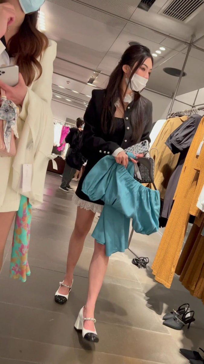 LMN555675068346's tweet photo. 美女试服装惨遭前后抄底偷拍，完整视频进群观看。#抄底 #抄底偷拍 #内裤 #偷拍 #美女 #街射 #涂鸦 #厕拍 #走光 #漏点 
https://t.co/QYYwzTpwup https://t.co/uxascYWbYg