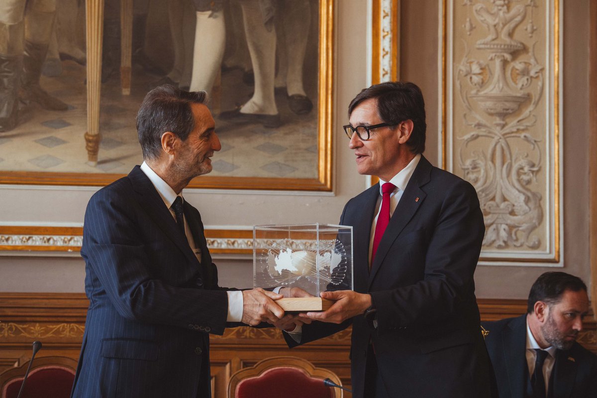 salvadorilla's tweet photo. Europa som tots, també les seves regions, com Llombardia, Baden-Württemberg, Alvèrnia-Roine-Alps i Catalunya, i aquest esperit ha d'estar present a la governança de la UE. És l'actitud que proposo i a la que em comprometo des del Govern i la presidència dels '4 Motors d’Europa'. https://t.co/dlTLepIIMI