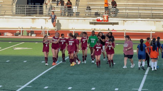 EthridgeMs's tweet photo. Missing some girls but so proud of their first win! Had to celebrate with some donuts this morning 🍩😊⚽️🐾 https://t.co/yAPRBiVjVl