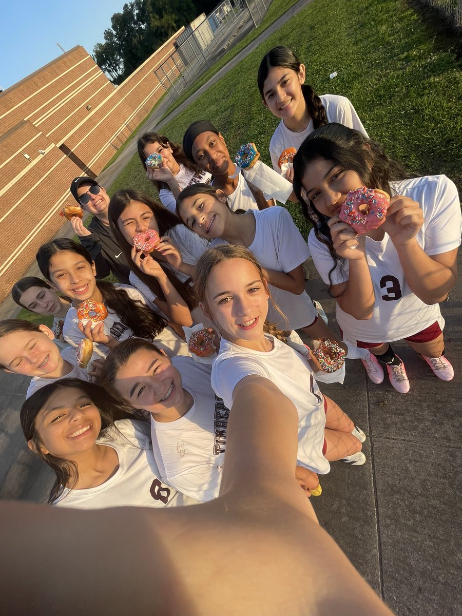 EthridgeMs's tweet photo. Missing some girls but so proud of their first win! Had to celebrate with some donuts this morning 🍩😊⚽️🐾 https://t.co/yAPRBiVjVl