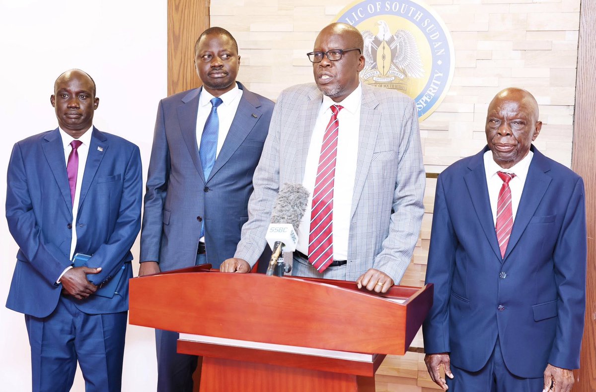 Hon. Dr Kuyok Abol Kuyok, the Minister of General Education and Instruction briefed the President, HE Salva Kiir Mayardit on the results of the recent primary school examinations. The Minister was accompanied by the Deputy Minister, Hon. Martin Tako Mayi,