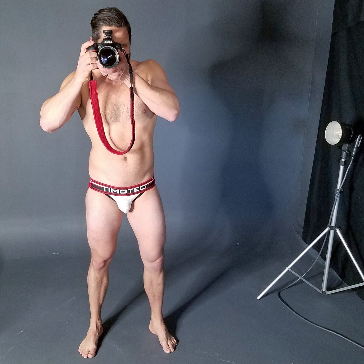MusclePix's tweet photo. Model Nicky with Picasso the Nikon in the MusclePix LightBox. #musclepix #seizetheexperience #PicassoTheNikon https://t.co/ZJ5H4Mg0ob