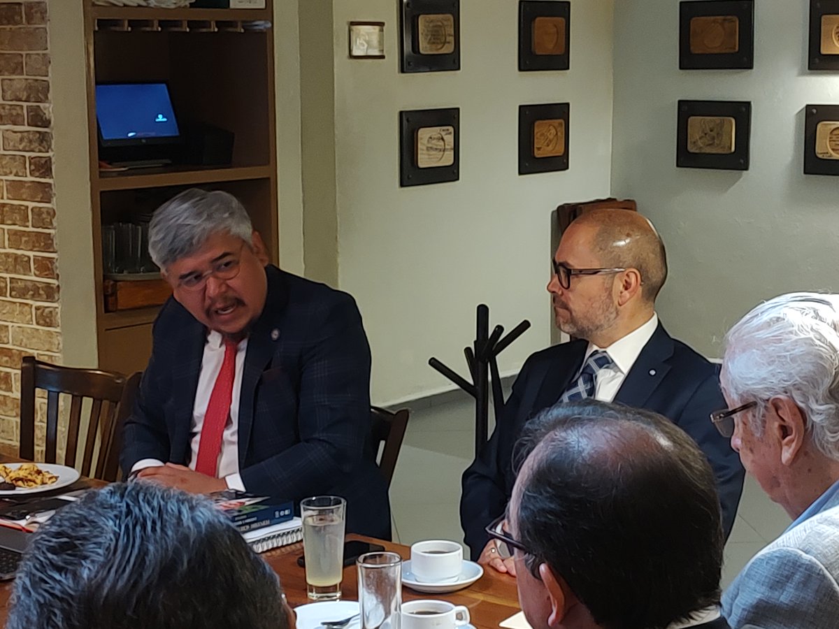 AMDF4's tweet photo. En compañía de académicos e invitados llevamos a cabo la sesión técnica mensual, donde el Mtro. @jlobatod presentó el tema "REFORMA A LA LEY DEL INFONAVIT".
https://t.co/JXLSn4OZ2n
#AMDF4 #abogados #derechotributario #formaciónlegal #capacitacionesonline @domingoruizl https://t.co/3JS9aGqecr