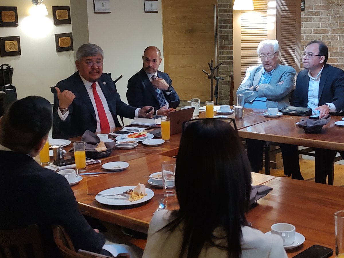 AMDF4's tweet photo. En compañía de académicos e invitados llevamos a cabo la sesión técnica mensual, donde el Mtro. @jlobatod presentó el tema "REFORMA A LA LEY DEL INFONAVIT".
https://t.co/JXLSn4OZ2n
#AMDF4 #abogados #derechotributario #formaciónlegal #capacitacionesonline @domingoruizl https://t.co/3JS9aGqecr