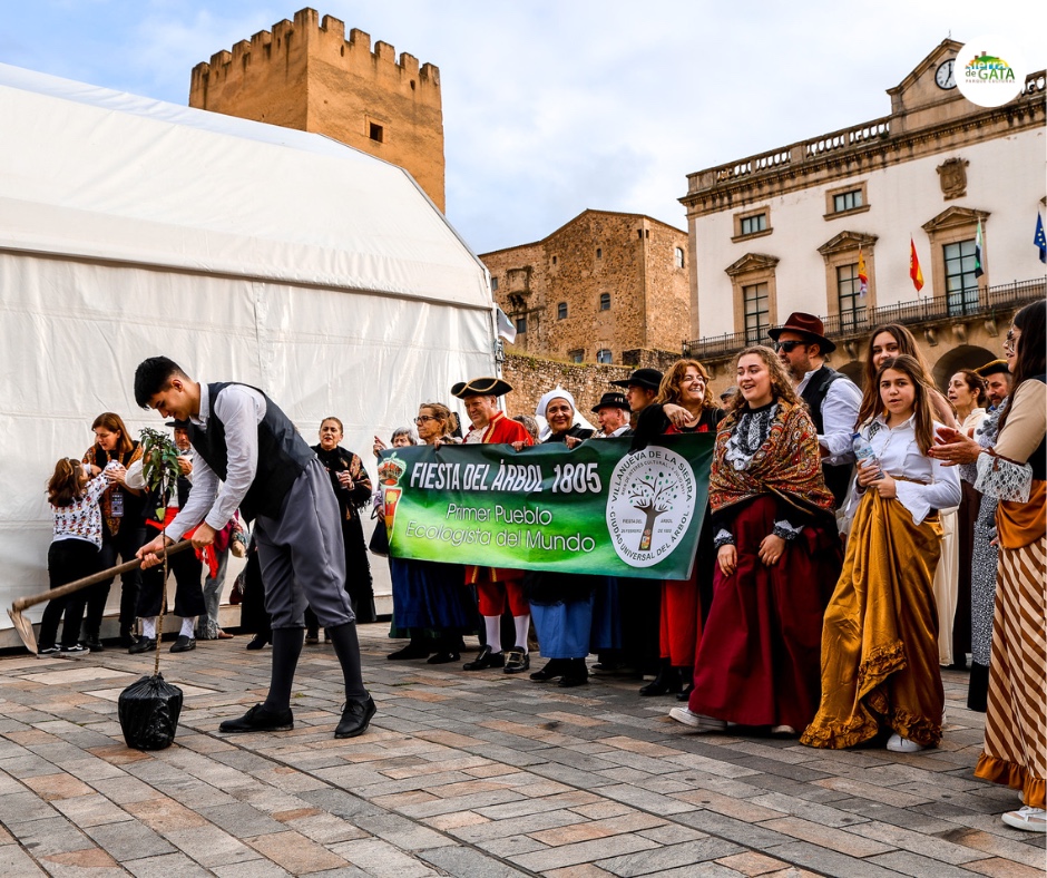 ✨ En JATO 2025, la Sierra de Gata brilló con luz propia 

Nos vamos con el corazón lleno y con la certeza de que nuestra comarca ha brillado con fuerza en Cáceres 🌿

#SierraDeGata #JATO2025