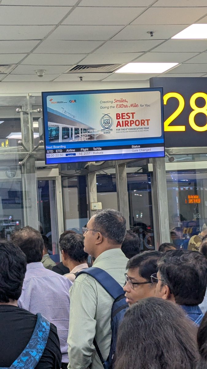 07jatinK's tweet photo. @IndiGo6E It is 11:03 pm now. No boarding. No ground staff at the gate. Just more uninformed people waiting.  @indigo https://t.co/lrE1oIVzyD