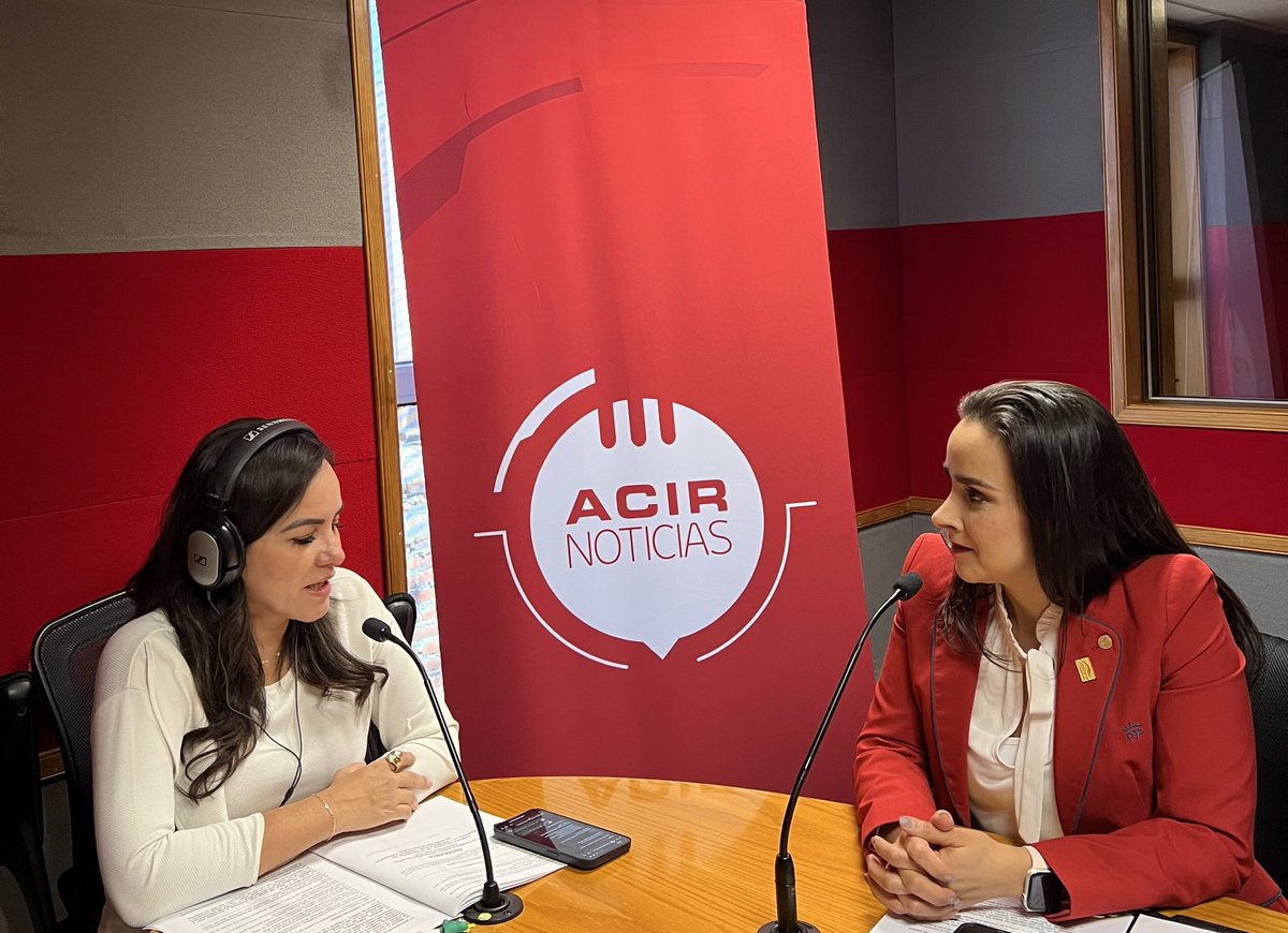 CANADEVIGto's tweet photo. #MEDIOSDECOMUNICACIÓN🎙️

Atendiendo a su invitación, acudimos con @BELLATRIX_RAZO, titular del noticiero @PanoramaGTO de Grupo #ACIR.

Ahí nuestra Presidenta, Carmen Eugenia Hernández Duarte, platicó sobre las prioridades y acciones que atenderá el Consejo Directivo. https://t.co/cfWHegIvFN
