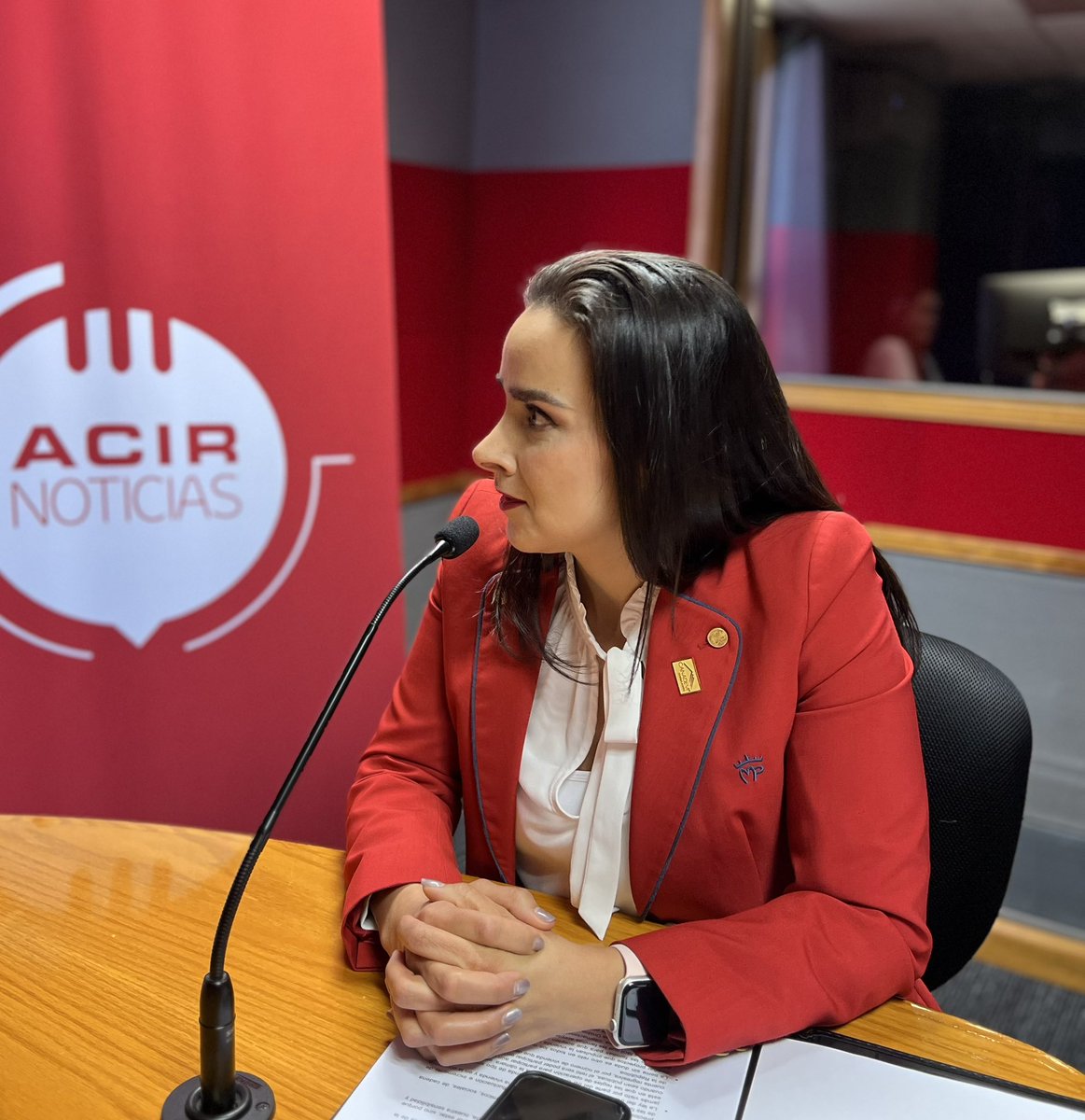 CANADEVIGto's tweet photo. #MEDIOSDECOMUNICACIÓN🎙️

Atendiendo a su invitación, acudimos con @BELLATRIX_RAZO, titular del noticiero @PanoramaGTO de Grupo #ACIR.

Ahí nuestra Presidenta, Carmen Eugenia Hernández Duarte, platicó sobre las prioridades y acciones que atenderá el Consejo Directivo. https://t.co/cfWHegIvFN