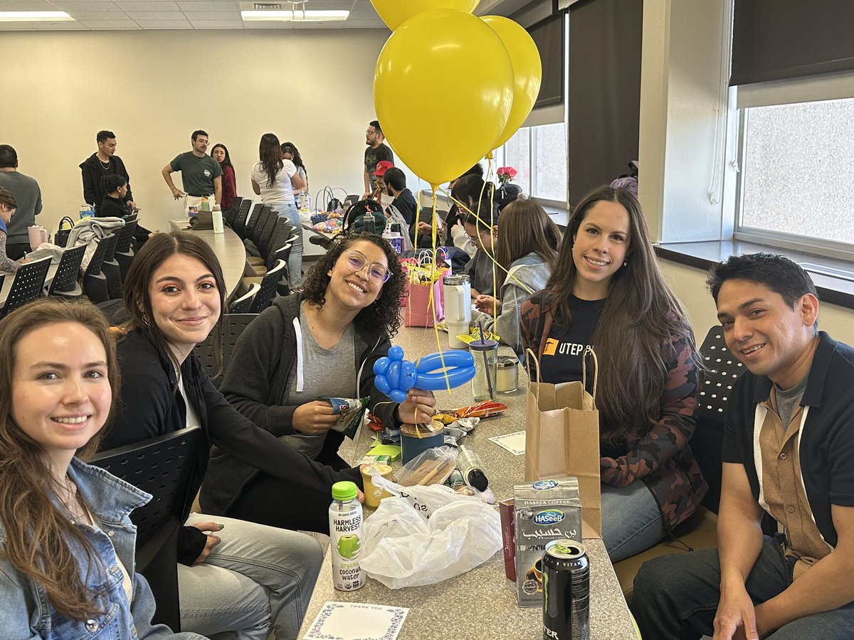 Happy Day of Gratitude! P1 pharmacy students are spreading joy and love. #brighten someone’s day! ☀️