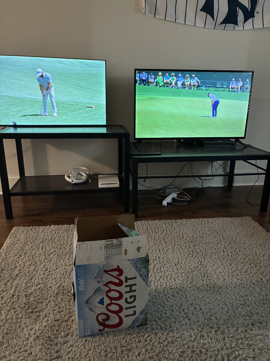 HoldenClark45's tweet photo. Not moving. #GoRory https://t.co/DUjUrxv3NQ