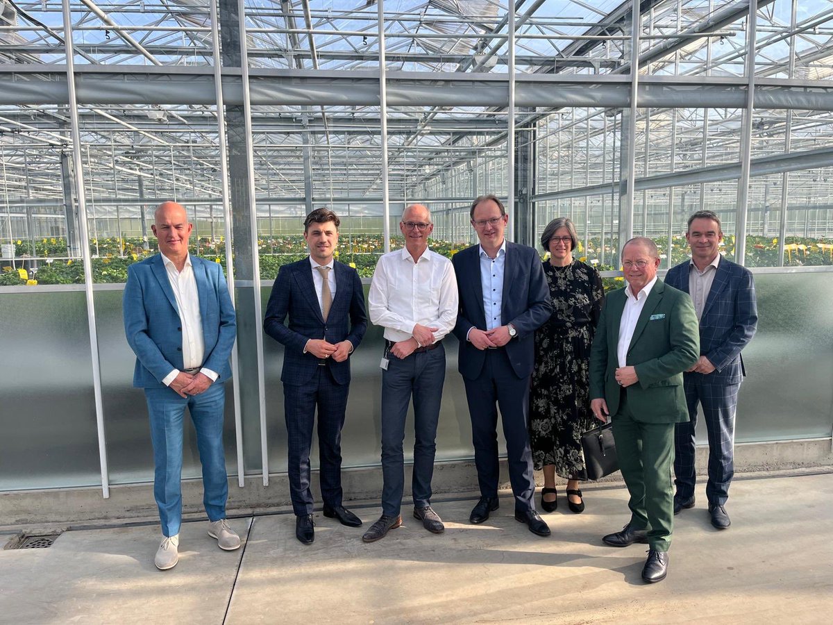 GerKoopmans's tweet photo. Eerst een gesprek met EUcom Roswall in Den Haag over duurzaamheid. Daarna naar de #Limgroup in Horst aan de Maas samen met @hjaruissen en @Thijsrompelberg . Veredeling en verduurzaming zijn daar een geweldig duo. Dank enthousiast, gedreven en visionair directeur @VincentDeenen https://t.co/rRkPP9Egr2