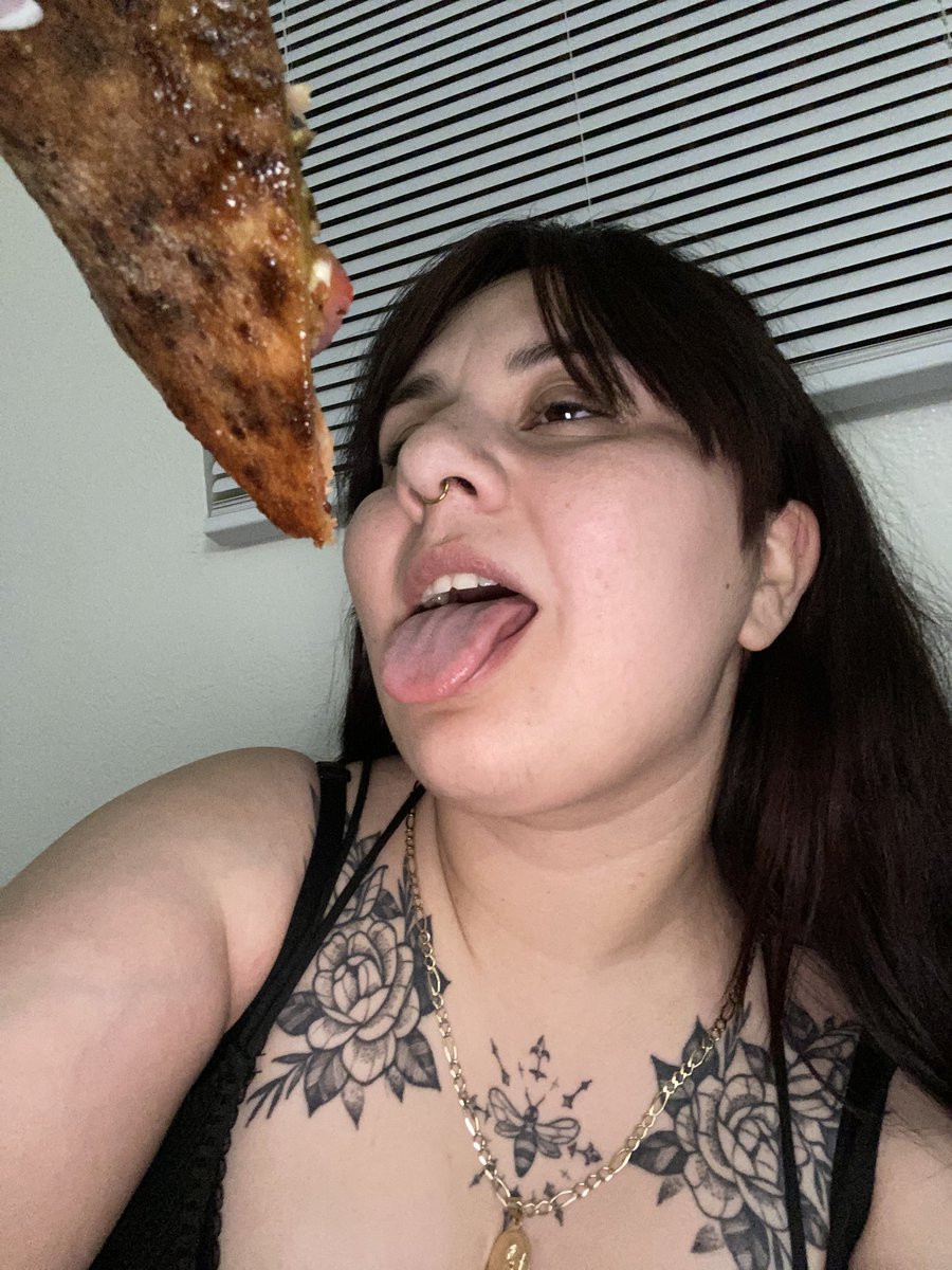 You simps wish to be this slice 💗
Empty your wallets to feed your goddess, drain you like an atm to keep me plump. Give into my every desire ,that’s the only thing you’re good for. It’s payday so you have no excuse, I know you’ve been waiting to give me your check 🥰