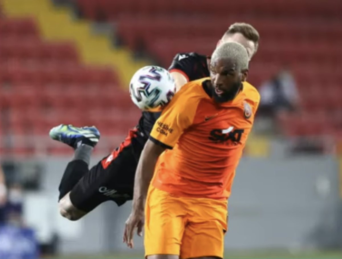 Bu pozisyonda                Bu pozisyonda
Penaltımız                    Şampiyonluğumuz
Verilmedi                                    çalındı

#SAMvGS