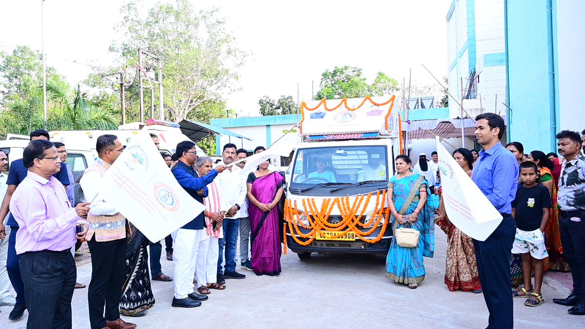DistAdmKeonjhar's tweet photo. ଆୟୁଷ୍ମାନ ଭାରତ ଯୋଜନାକୁ ନେଇ ଲୋକଙ୍କ ଭିତରେ ସଚେତନତା ସୃଷ୍ଟି କରିବା ଲାଗି କେନ୍ଦୁଝରଠାରେ ମାନ୍ୟବର ମନ୍ତ୍ରୀ ଶ୍ରୀ ଗଣେଶରାମ ସିଂଖୁଣ୍ଟିଆଙ୍କ ଦ୍ୱାରା “ସ୍ୱାସ୍ଥ୍ୟ ଚେତନା ରଥ”ର ଶୁଭାରମ୍ଭ କରାଯାଇଛି । 

@CMO_Odisha @IPR_Odisha @HFWOdisha #AyushmanOdisha https://t.co/dEcfg9AKjY