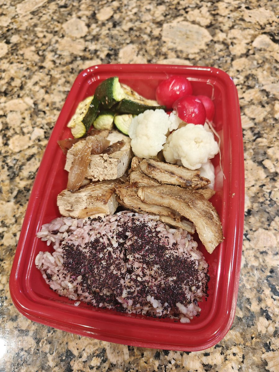 ShokoMama531's tweet photo. 夫用の朝ごはん&お弁当。
本日は金曜日です。
作り置きもなくなったので丁度良いですね。
今週もお疲れ様でした!
#毎日お弁当 #手づくりごはん
#料理好き #料理記録 #作り置き
#家庭料理部 #お腹ペコリン部
#BentoBox #Formyhubby
#Homemadefood #Homecooking https://t.co/q69scOBfPu