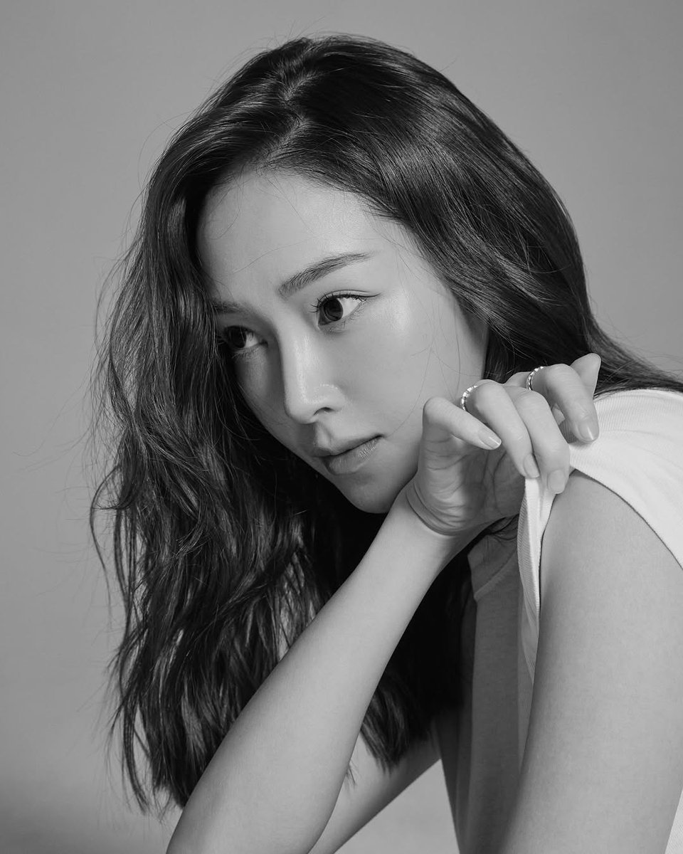 GR26Sic18's tweet photo. #JESSICAJUNG 🖤 https://t.co/dwZV6FqUcP