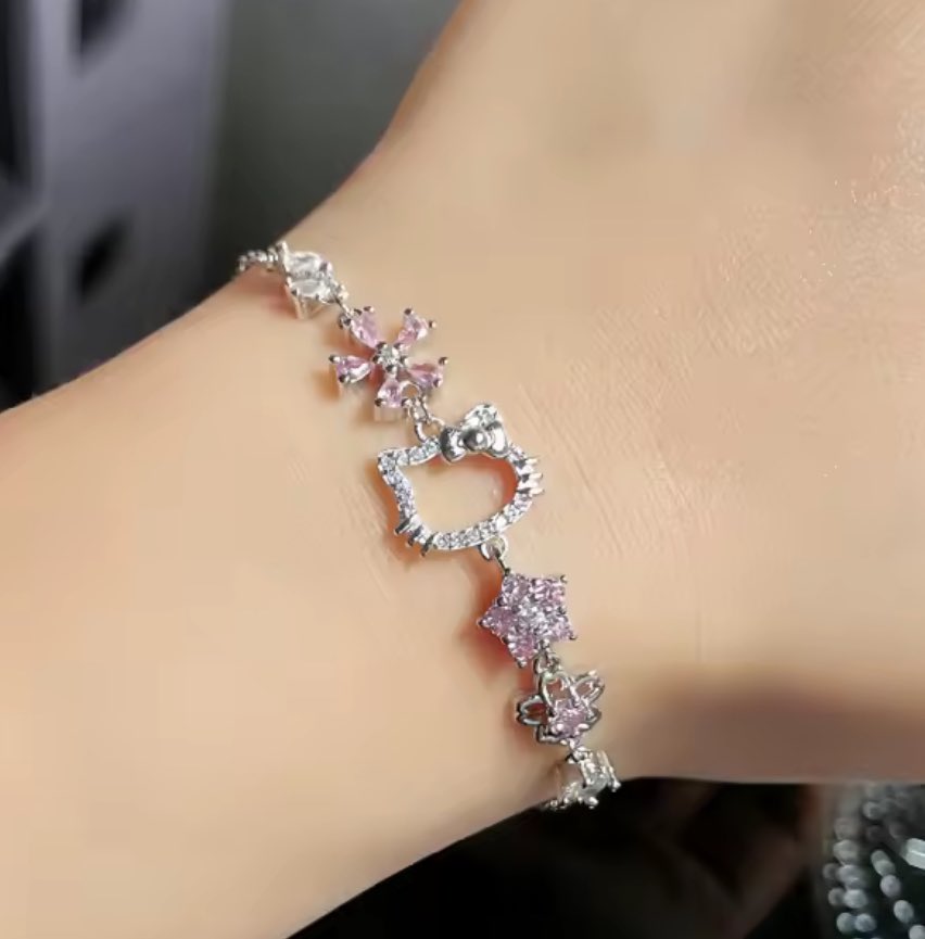 BonteJewelry's tweet photo. Bu bileklik artık seninn🫵🏻Çünkü göndere basınca çıkan @2. kişi sana hello kitty bileklik alacak🤭💗 https://t.co/kAhOTmC0KD