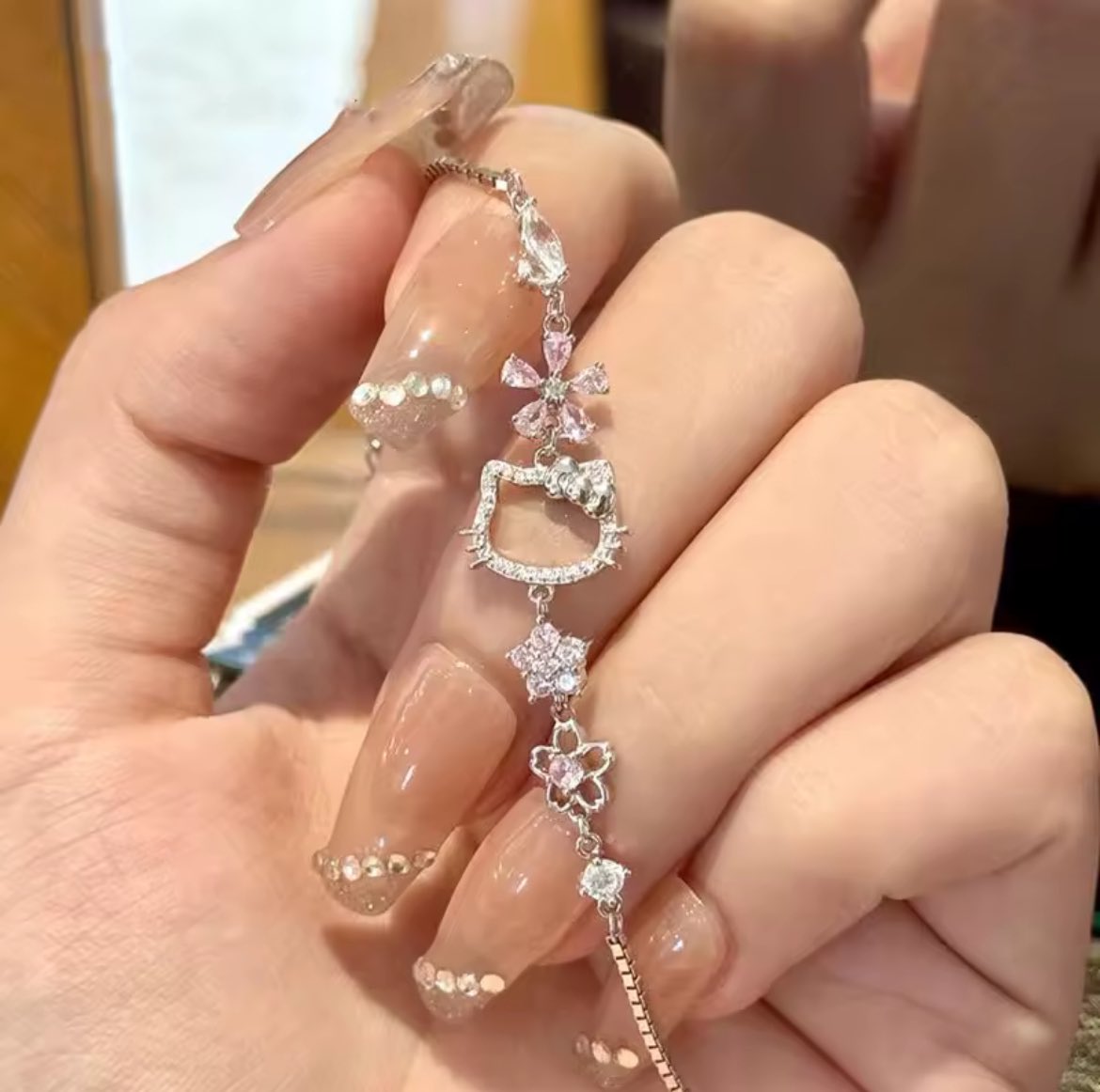 BonteJewelry's tweet photo. Bu bileklik artık seninn🫵🏻Çünkü göndere basınca çıkan @2. kişi sana hello kitty bileklik alacak🤭💗 https://t.co/kAhOTmC0KD