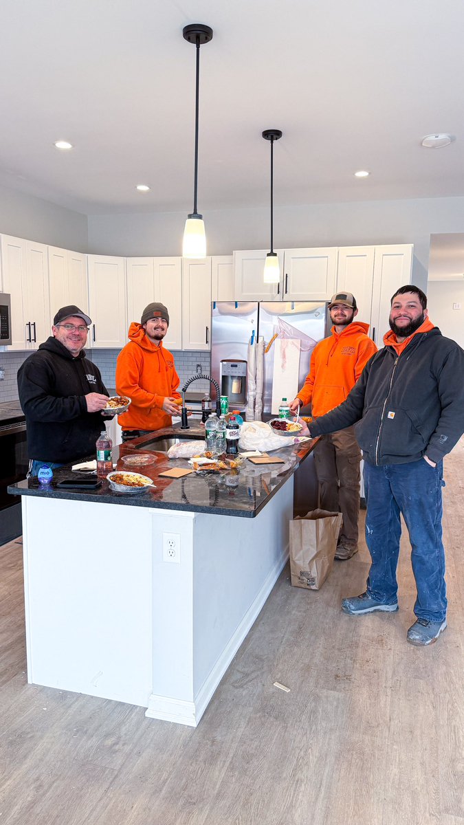 BFZelectric's tweet photo. Meal Day Friday for Will, Drew, James &amp; Kelvin on-site in East Granby. 116 new duplex units being wired from the ground up and these guys are knocking it out of the park 💪 #TeamBFZ #PoweredByBFZ #ConnecticutElectricians #SparkyLife https://t.co/wKjotrn8lc