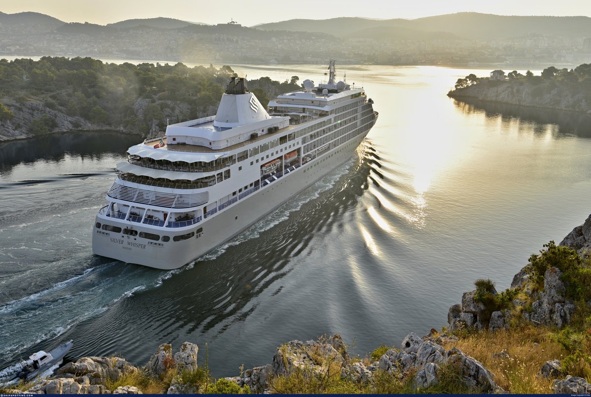 ShipSpottingCom's tweet image. Silver Whisper entering the port of Sibenik. 🛳️

📸Zoka  - ShipSpotting.com

Submit your photos to  today! 📷

#SilverWhisper #Ship #ShipSpotting