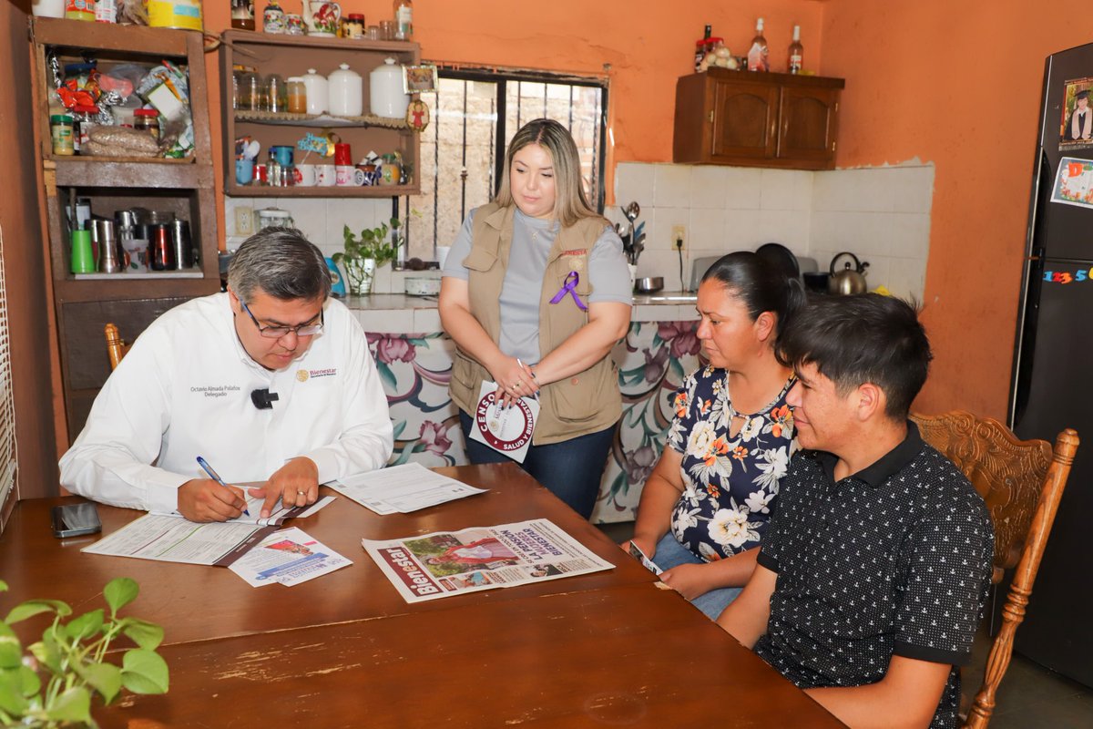 OctavioAlmada1's tweet photo. Buenos días 😁

Esta mañana nos encontramos en la localidad de #Ponida del municipio de #Arivechi 🛣️, empezando este viernes con el Censo de Salud Casa por Casa con el joven José Ubari, beneficiario de la pensión de personas con discapacidad 👨‍🦽👩‍🦽

Con este programa que impulsa la PresidentA 🇲🇽 @Claudiashein, se acercan los servicios de salud también los adultos mayores 👴👵

Día con día se fortalece aún más la Transformación  en #Sonora 💪🙌🫶🇲🇽