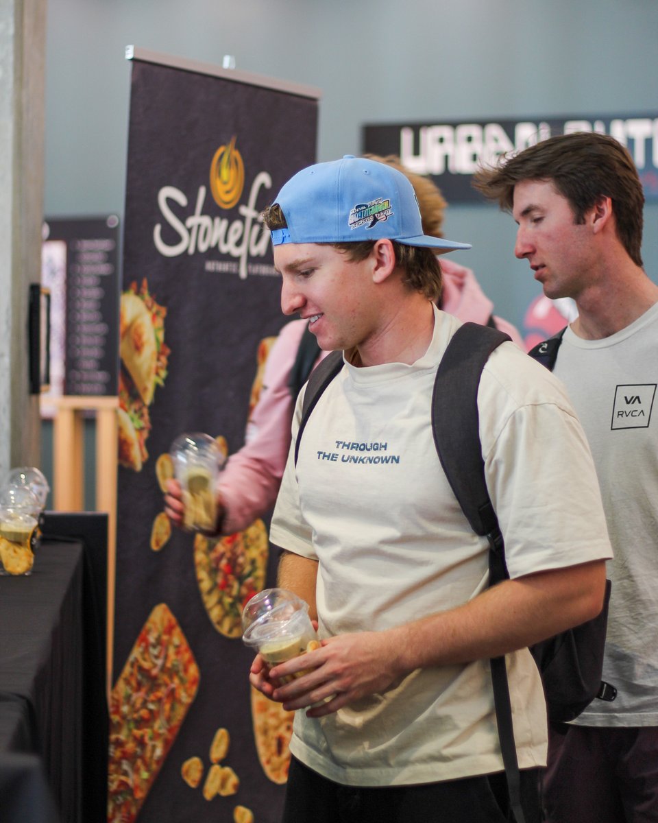 UofUDining's tweet photo. Huge thank you to our friends at Stonefire, Hummus Goodness, and Simple Joys Bakery for partnering with us on a flavorful and fun event yesterday! 🧆🥙 From naan dippers and fresh hummus to sliced cakes, it was a delicious way to bring students together and celebrate good food. https://t.co/0m6CTIUMBz