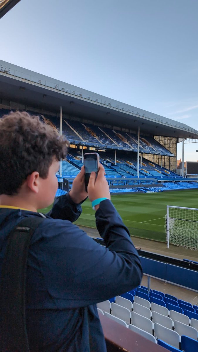 Taking it all in #JuniorSleepout <a href="/EITC/">Everton in the Community</a>