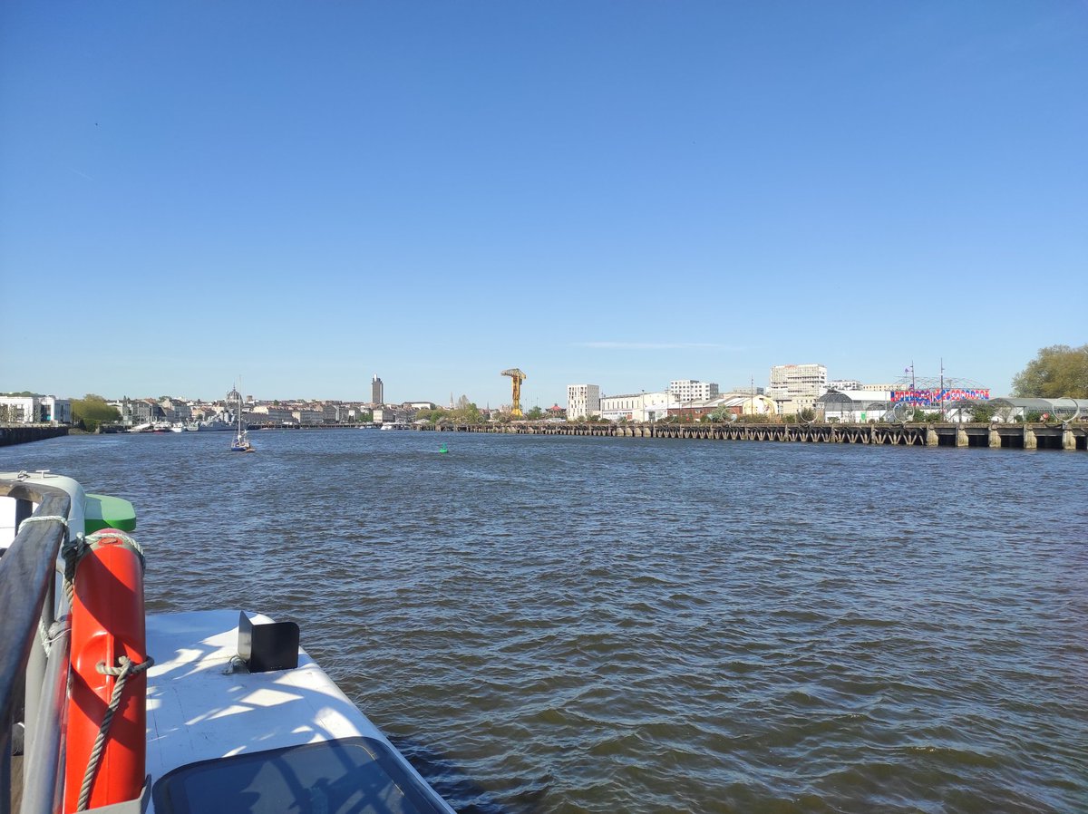 GoulardS's tweet photo. Ce n'est pas le Stra Ferry de Hong Kong mais le #navibus de Nantes a beaucoup de charme.
@Naolib_Direct https://t.co/3PHxNjiHS0