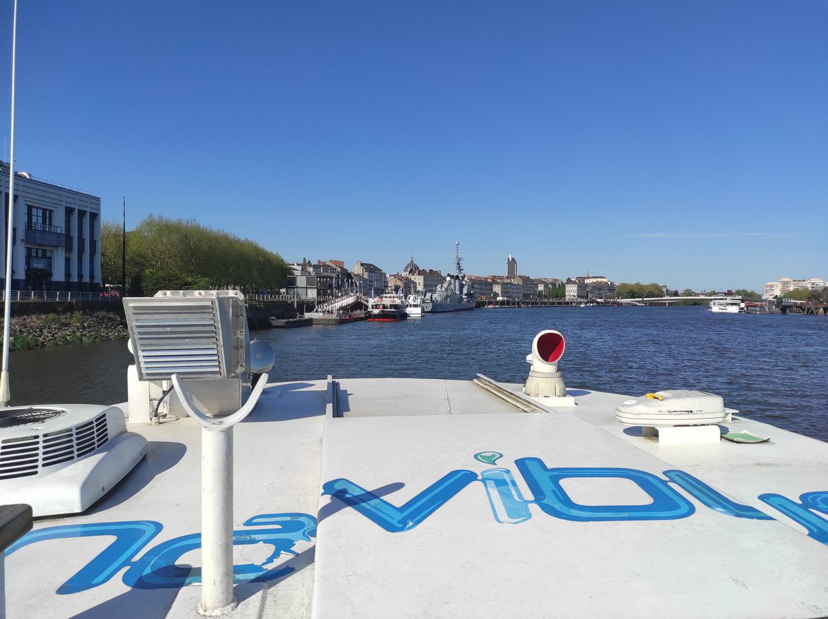 GoulardS's tweet photo. Ce n'est pas le Stra Ferry de Hong Kong mais le #navibus de Nantes a beaucoup de charme.
@Naolib_Direct https://t.co/3PHxNjiHS0