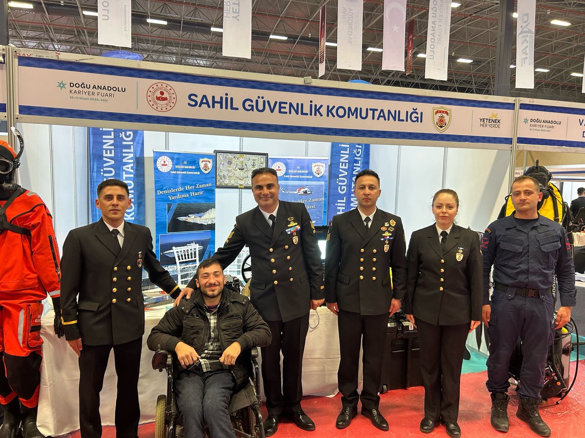 sahilguvkom's tweet photo. Cumhurbaşkanlığı İnsan Kaynakları Ofisi koordinesinde Van Expo Fuar Merkezinde düzenlenen "Yetenek Her Yerde" temalı Bölgesel Kariyer Fuarı'nda vatandaşlarımızla buluştuk.
📍Van
#SahilGüvenlik https://t.co/j4O37yl0Pq