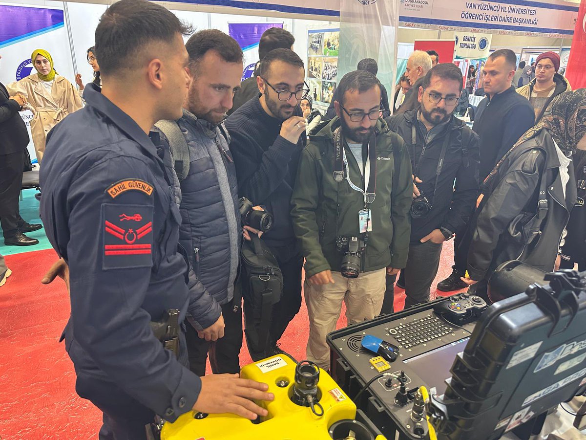 sahilguvkom's tweet photo. Cumhurbaşkanlığı İnsan Kaynakları Ofisi koordinesinde Van Expo Fuar Merkezinde düzenlenen "Yetenek Her Yerde" temalı Bölgesel Kariyer Fuarı'nda vatandaşlarımızla buluştuk.
📍Van
#SahilGüvenlik https://t.co/j4O37yl0Pq