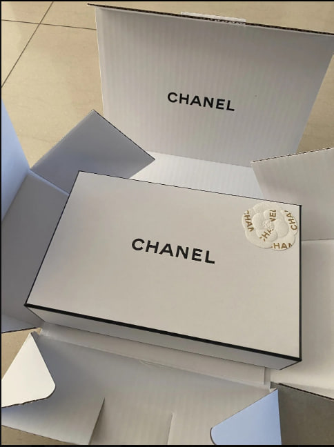 GNyaronga's tweet photo. Today, a friend gave me Chanel lipstick as a gift. Thank you, my dear friend. https://t.co/16zQ7Cv3L0