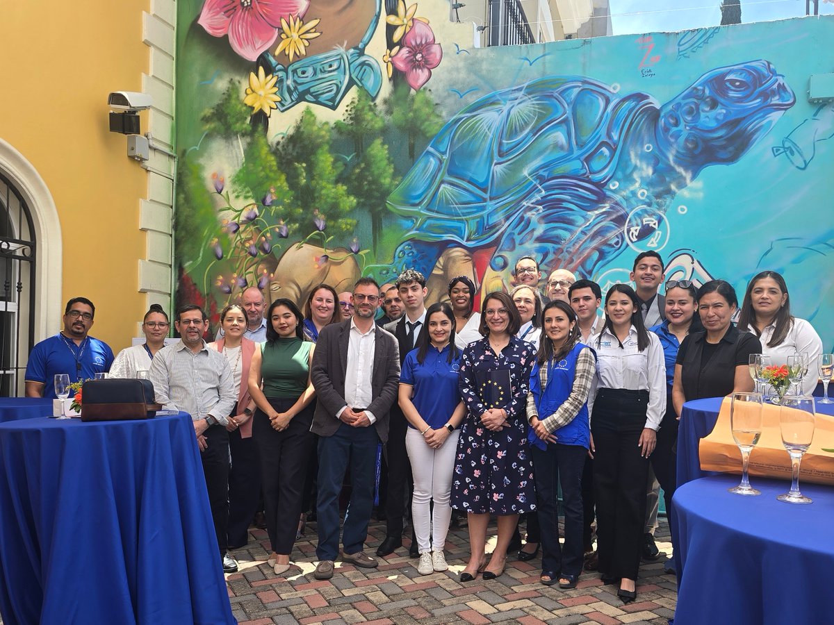 UEenHonduras's tweet photo. ¡Bienvenidos a la Unión Europea🇪🇺! 
👏Arranca el primer Consejo Consultivo Juvenil de la UE en Honduras🇭🇳. Conformado por 10 jóvenes cuyas voces serán esenciales en la formulación+implementación de nuestras acciones de cooperación🤓🤝. 
➡️https://t.co/mlzXUzM2Kb https://t.co/4ZVnnSJeW7