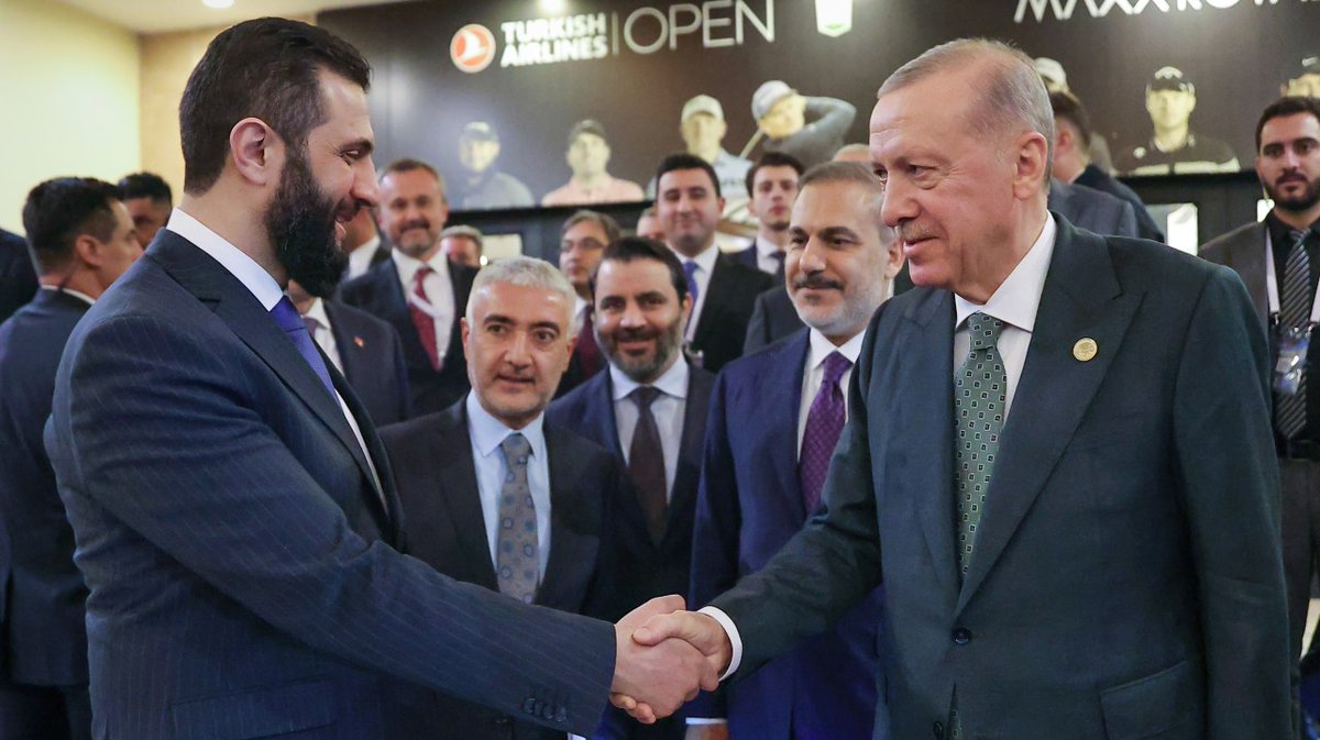 AlmarsadSyria's tweet photo. #تركيا
هل لاحظتم الإهتمام التركي والعالمي اليوم بحضور الرئيس السوري أحمد الشرع ودولة #سوريا في إجتماع أنطاليا؟؟.

هل شاهدتم كمية إهتمام الإعلام العربي و الأجنبي بهذه الزيارة وكأن #سوريا هي الدولة الوحيدة المتواجدة في الإجتماع؟؟

4 أشهر فقط من سقوط النظام البائد وسوريا محط أنظار العالم أجمع وحديثه الدائم..
 كيف ستكون سوريا إذا في الأشهر والسنوات القادمة؟؟

#للتواصل @marsad_sy1
#المرصد_السوري 
#تابعنا
https://t.co/qmrDIo5BZn

https://t.co/CnDSSR2tTs

https://t.co/moq5H3CjZa

https://t.co/vl74E08fIV