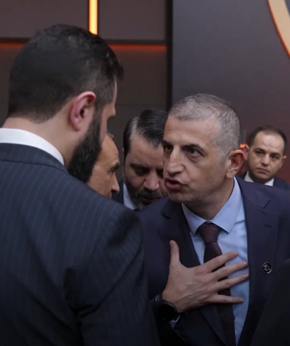 Siz karadan girin yeter,
hava sahasını bize bırakın!

(Ahmet Şara - Haluk Bayraktar )