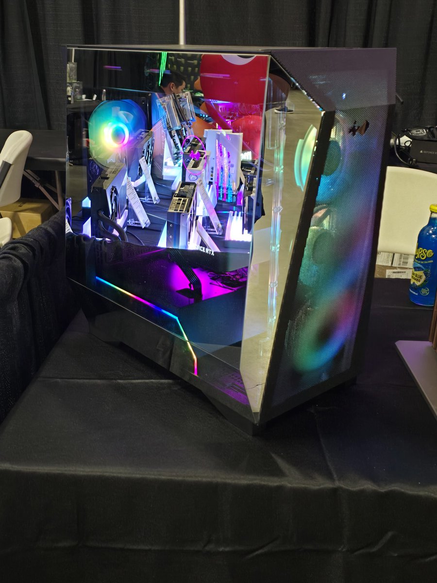 InWin's tweet photo. It's #TGIF, and #PDXLAN is here!!! If in attendance, stop by the #InWin booth to chat, see some sweet products, and win some FREE swag!!! LES GO!!! https://t.co/9EVAzeLKCe