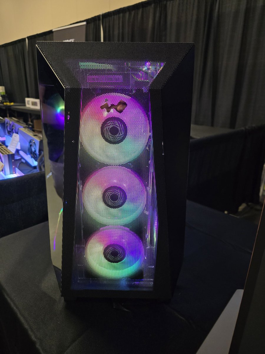 InWin's tweet photo. It's #TGIF, and #PDXLAN is here!!! If in attendance, stop by the #InWin booth to chat, see some sweet products, and win some FREE swag!!! LES GO!!! https://t.co/9EVAzeLKCe