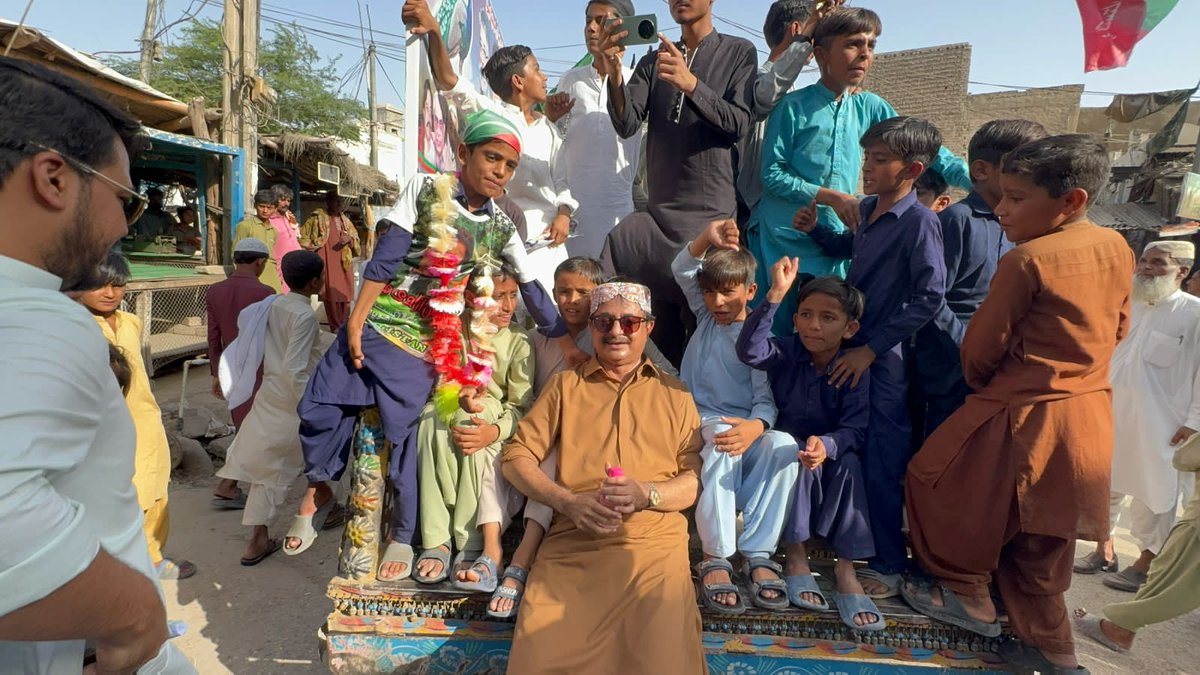 ptisindhupdates's tweet photo. صاف چلی شفاف چلی تحریک انصاف چلی !!
این اے 213 عمرکوٹ میں دریاء بچاؤ تحریک و تحریک انصاف کے نامزد امیدوار لال مالہی کے لئے تحریک انصاف سندھ کے صدرحلیم عادل شیخ کی قیادت میں چھور شھر میں شاپ ٹو شاپ کمپین جاری عوام و کارکنان کی بڑی تعداد شریک۔۔!!
 #مور_پہ_ٹھپہ
 #NoMoreCannalsOnIndus