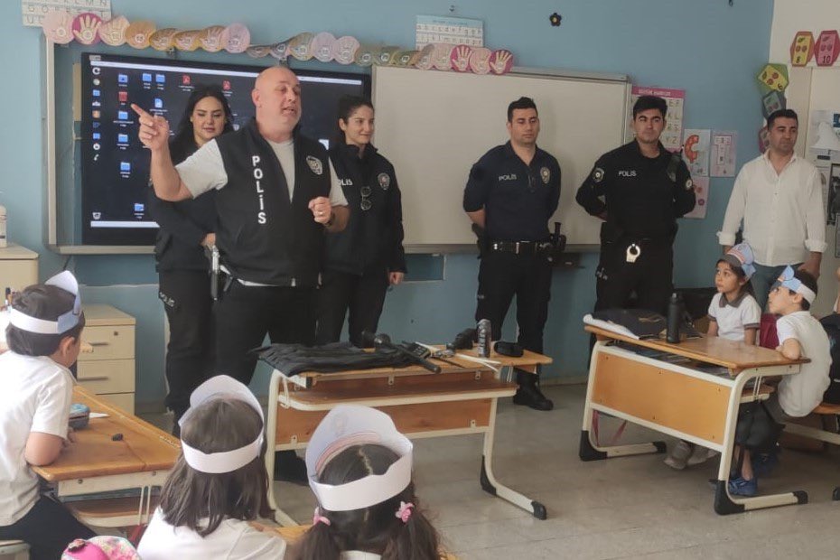 wristct's tweet photo. bu gidişle haftaya polisler https://t.co/8vs3hD7vEe