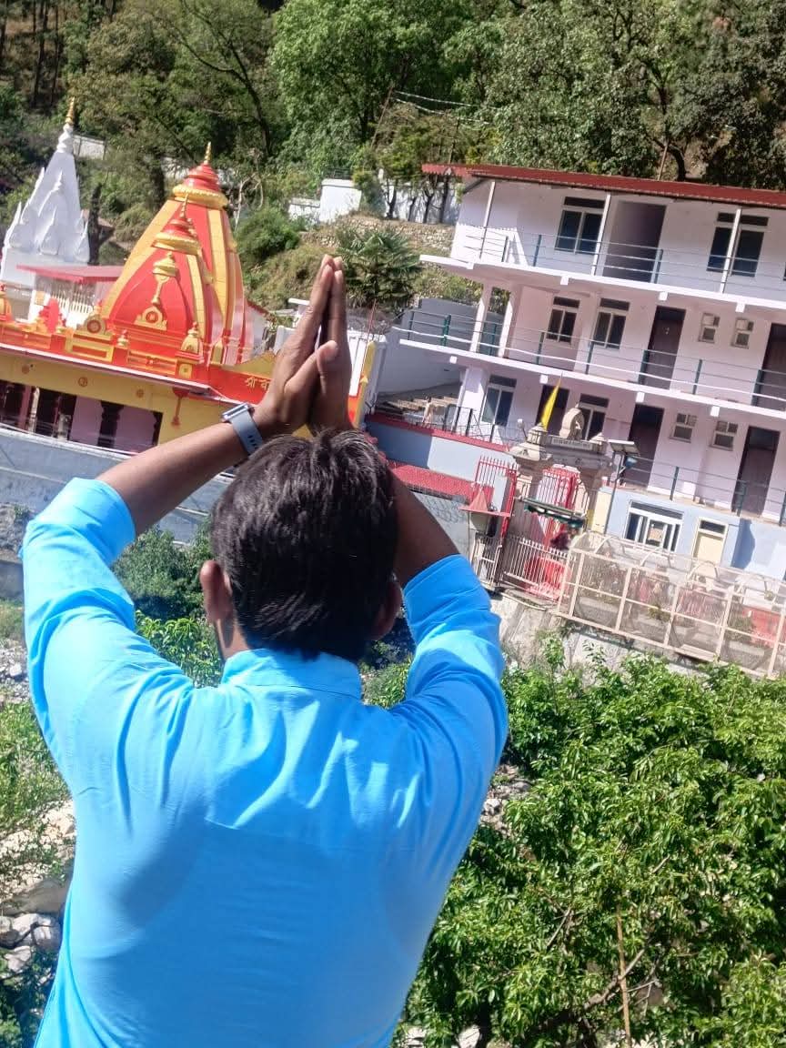 Abhishek Nishad BJP (@abhishek4bjp1) on Twitter photo рд╣рдиреБрдорд╛рди рдорд╣рд╛рд░рд╛рдЬ рдЬреА рдХреЗ рдЕрдирдиреНрдп рдЙрдкрд╛рд╕рдХ рдЕрд▓реМрдХрд┐рдХ рд╢рдХреНрддрд┐рдпреЛрдВ рдХреЗ рд╕реНрд╡рд╛рдореА рд╢реНрд░рджреНрдзрд╛ рдПрд╡рдВ рднрдХреНрддрд┐ рдХреЛ рдЖрд╕реНрдерд╛ рд░реВрдкреА рдбреЛрд░ рдореЗрдВ рдкрд┐рд░реЛрдХрд░ рднрд╛рд░рддреАрдп рд╕рдВрд╕реНрдХреГрддрд┐ рдХреЛ рдЬреАрд╡рдиреНрдд рд░рдЦрдиреЗ рд╡рд╛рд▓реЗ рджреЗрд╡рднреВрдорд┐ рдЙрддреНрддрд░рд╛рдЦрдгреНрдб рдХреЗ рдкрд╡рд┐рддреНрд░ рдХреИрдВрдЪреА рдзрд╛рдо рдмрд╛рдмрд╛ рдиреАрдо рдХрд░реЛрд▓реА рдорд╣рд╛рд░рд╛рдЬ рдЬреА рдХреЗ рджрд░рдмрд╛рд░ рдореЗрдВ рдкрд╣реБрдВрдЪ рдХрд░ рдЖрдЬ рджрд░реНрд╢рди рдХрд░рдиреЗ рдХрд╛ рдкрд░рдореН рд╕реМрднрд╛рдЧреНрдп рдкреНрд░рд╛рдкреНрдд рд╣реБрдЖ,
#рдиреАрдо_рдХрд░реМрд▓реА рд╣рдиреБрдорд╛рди рдорд╣рд╛рд░рд╛рдЬ рдЬреА рдХреЗ рдЕрдирдиреНрдп рдЙрдкрд╛рд╕рдХ рдЕрд▓реМрдХрд┐рдХ рд╢рдХреНрддрд┐рдпреЛрдВ рдХреЗ рд╕реНрд╡рд╛рдореА рд╢реНрд░рджреНрдзрд╛ рдПрд╡рдВ рднрдХреНрддрд┐ рдХреЛ рдЖрд╕реНрдерд╛ рд░реВрдкреА рдбреЛрд░ рдореЗрдВ рдкрд┐рд░реЛрдХрд░ рднрд╛рд░рддреАрдп рд╕рдВрд╕реНрдХреГрддрд┐ рдХреЛ рдЬреАрд╡рдиреНрдд рд░рдЦрдиреЗ рд╡рд╛рд▓реЗ рджреЗрд╡рднреВрдорд┐ рдЙрддреНрддрд░рд╛рдЦрдгреНрдб рдХреЗ рдкрд╡рд┐рддреНрд░ рдХреИрдВрдЪреА рдзрд╛рдо рдмрд╛рдмрд╛ рдиреАрдо рдХрд░реЛрд▓реА рдорд╣рд╛рд░рд╛рдЬ рдЬреА рдХреЗ рджрд░рдмрд╛рд░ рдореЗрдВ рдкрд╣реБрдВрдЪ рдХрд░ рдЖрдЬ рджрд░реНрд╢рди рдХрд░рдиреЗ рдХрд╛ рдкрд░рдореН рд╕реМрднрд╛рдЧреНрдп рдкреНрд░рд╛рдкреНрдд рд╣реБрдЖ,
#рдиреАрдо_рдХрд░реМрд▓реА