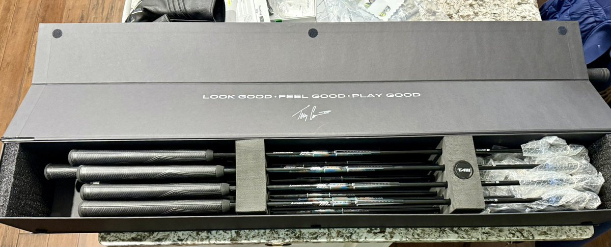 DrGeary2's tweet photo. Now this was a much anticipated unboxing!
#TAIIIV2CB 3-AW #JBV2 LW #ProV2 3w&amp;5w and #859JD @PGA_JohnDaly Driver. 
Many thanks to @Sub70 !! https://t.co/y5LLdEjGmX